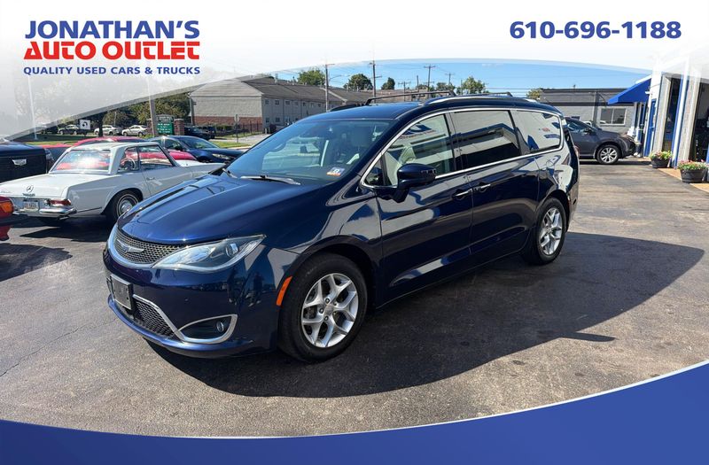 Blue 2019 Chrysler Pacifica Minivan Front-Wheel Drive 9-Speed Automatic