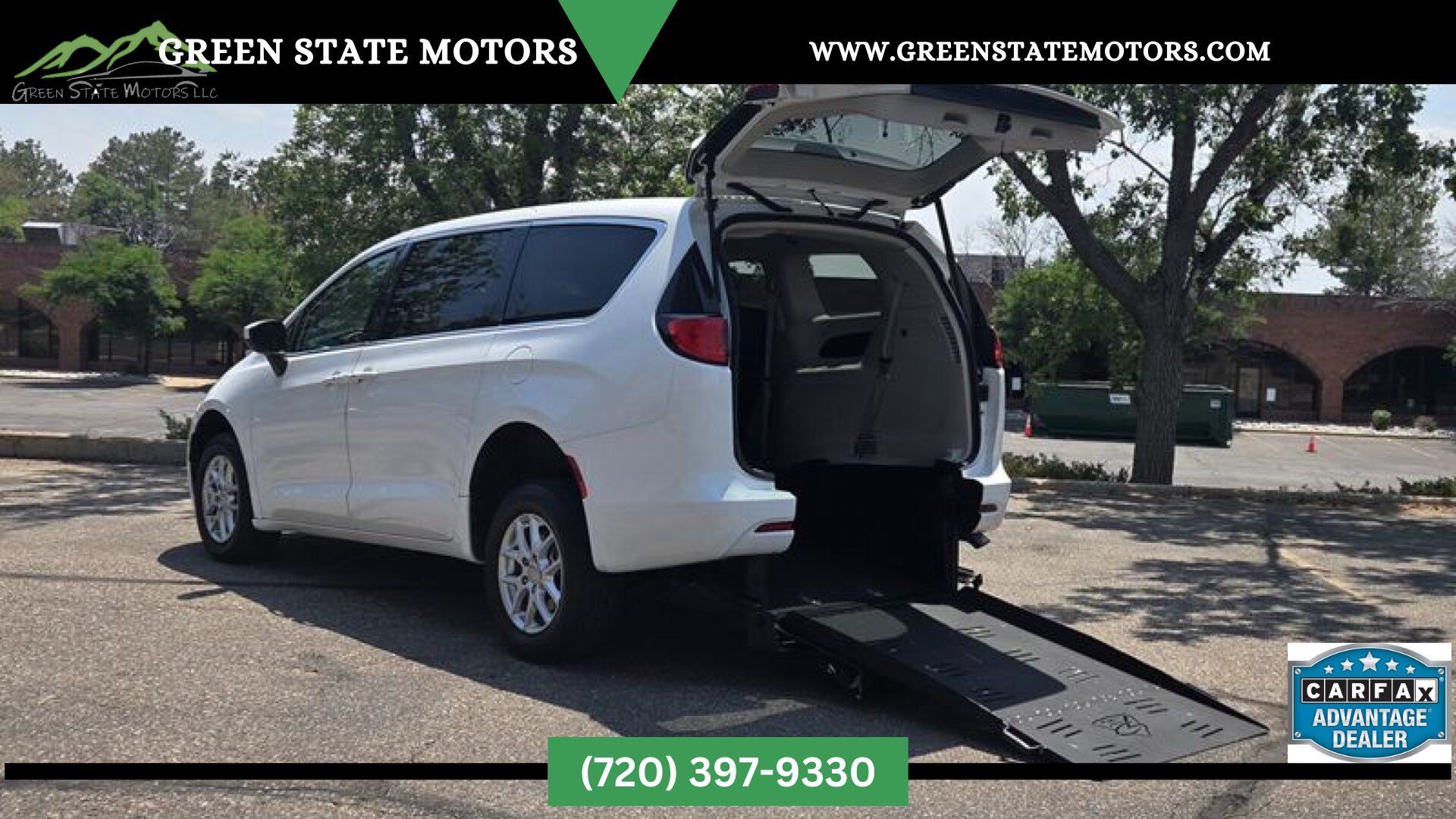 2022 Chrysler Voyager LX's photo