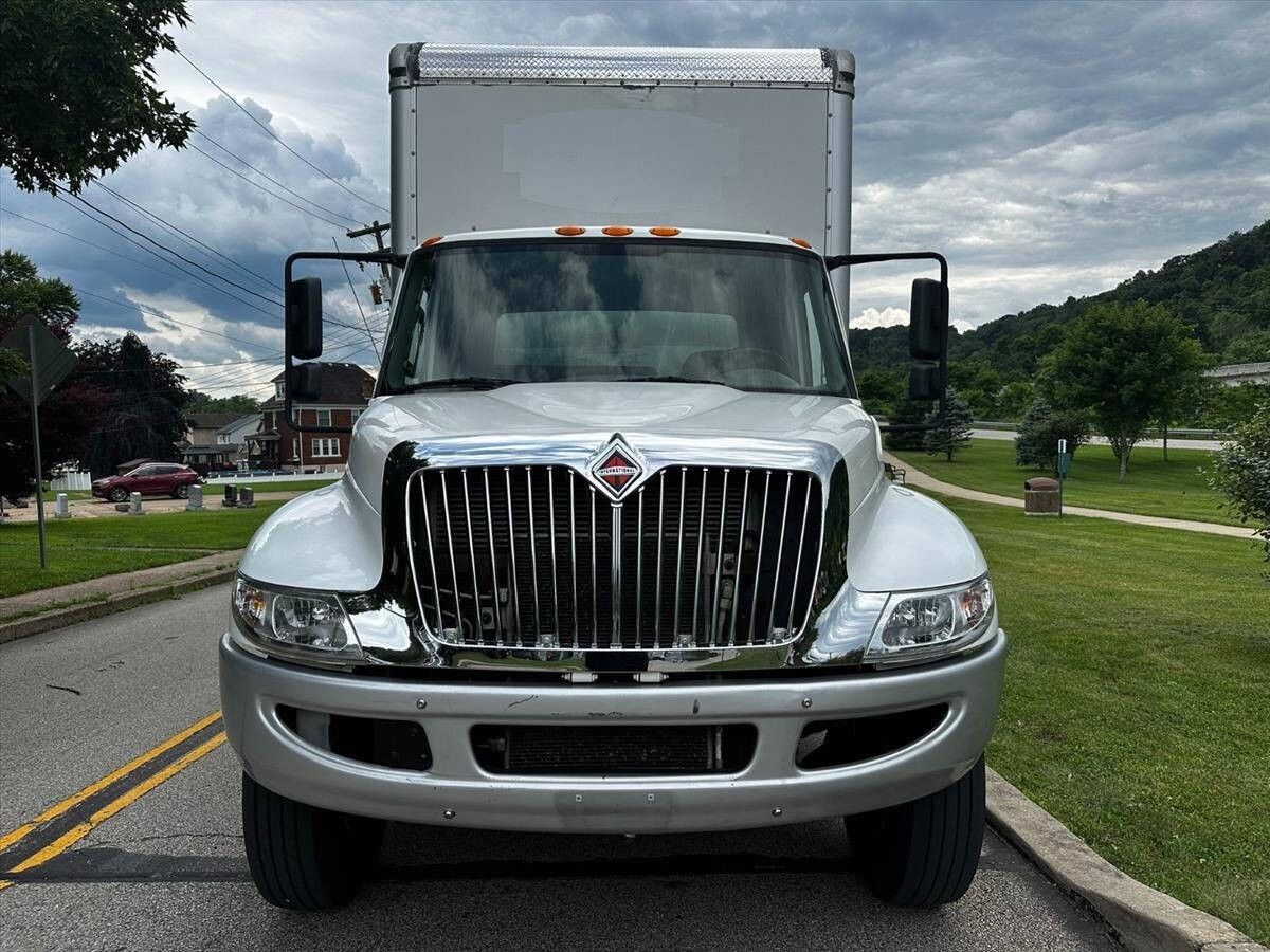 2019 International DuraStar 4300 8