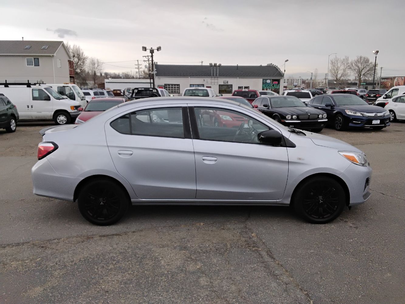 2023 Mitsubishi Mirage G4 Black Edition photo 3