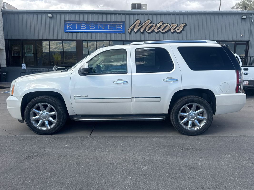 White 2010 GMC Yukon Denali AWD SUV / Crossover All-Wheel Drive 6-Speed Automatic