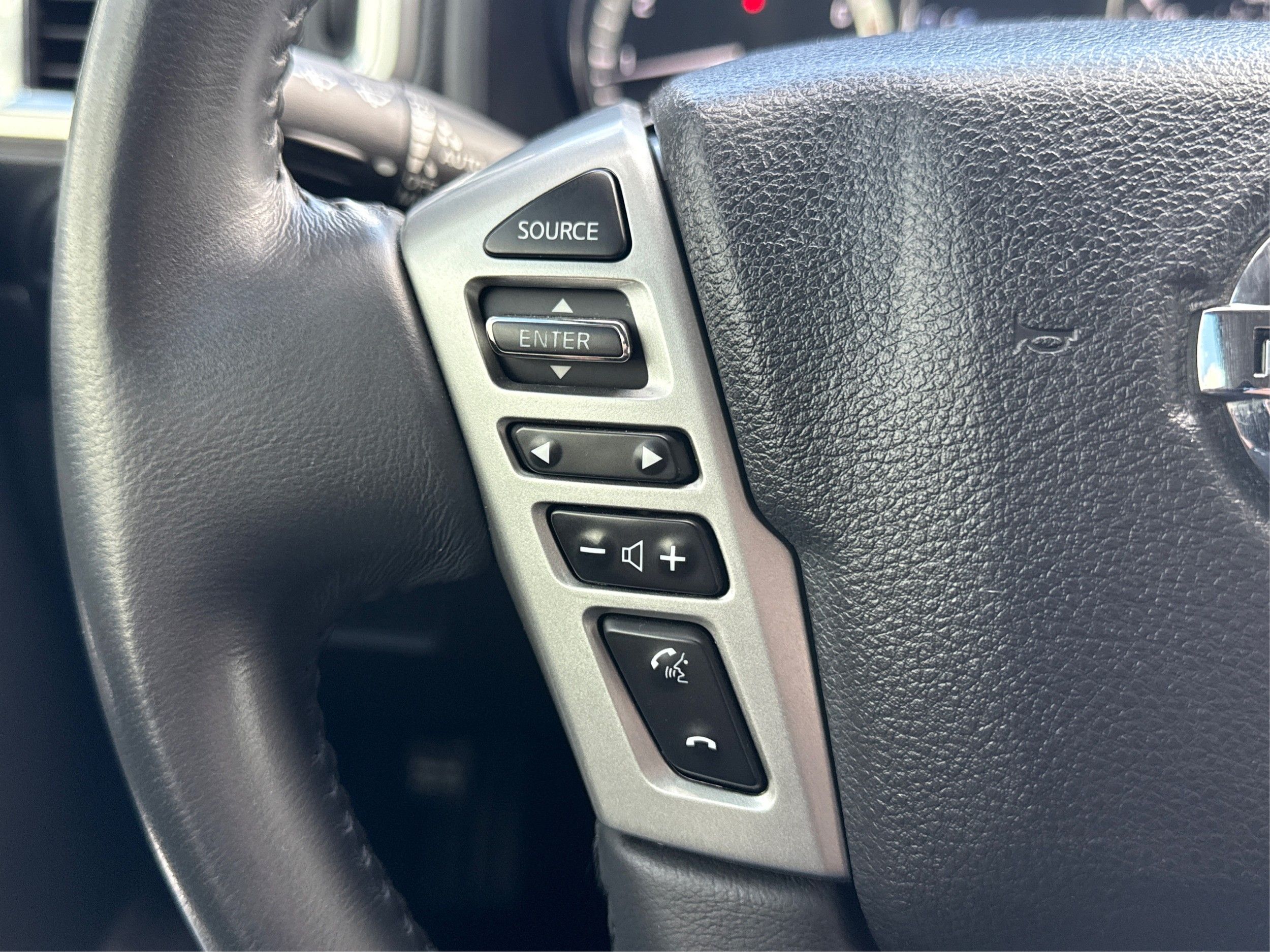 2018 Nissan Titan SV photo 33