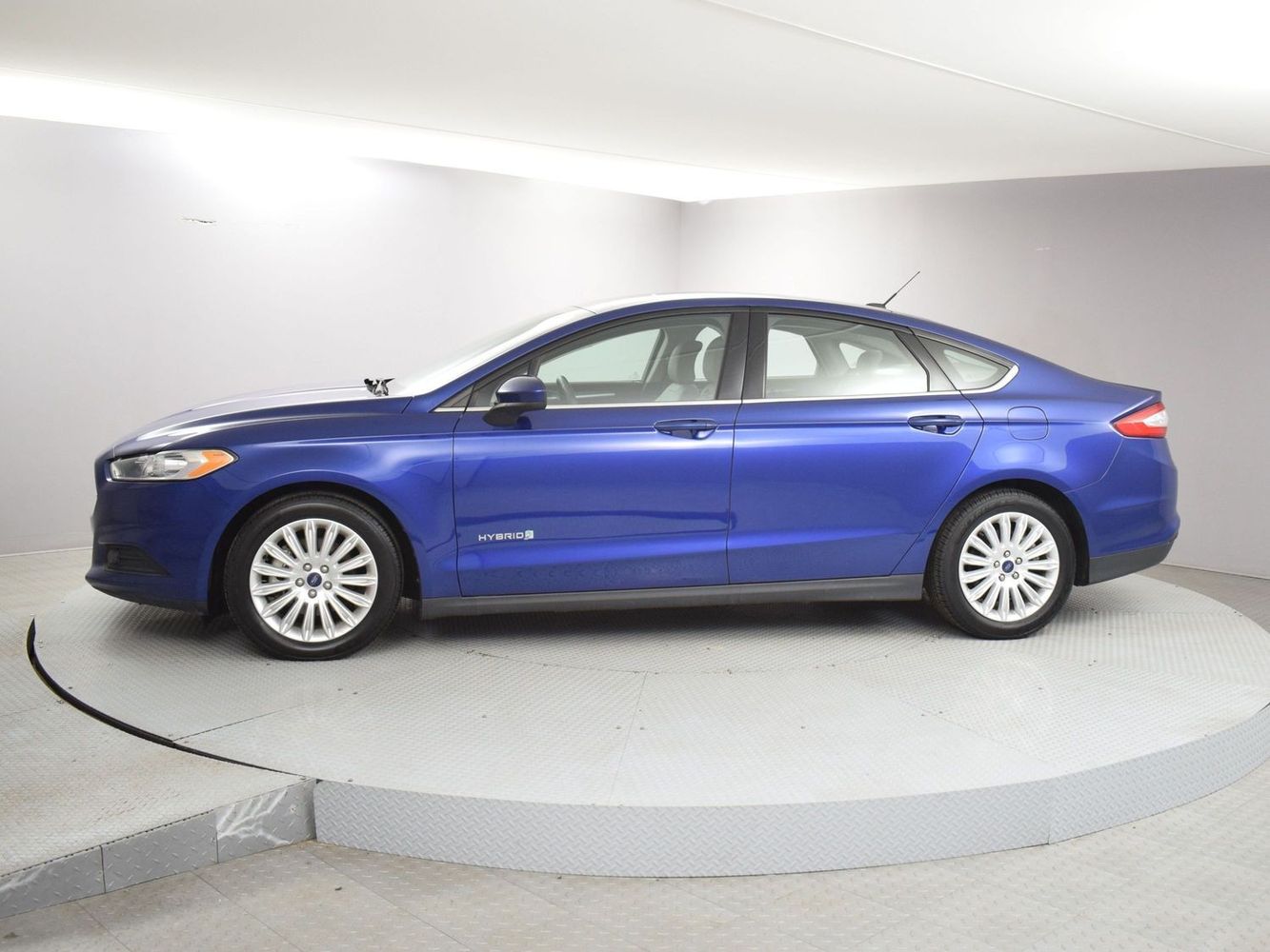 2016 Ford Fusion Hybrid S photo 13