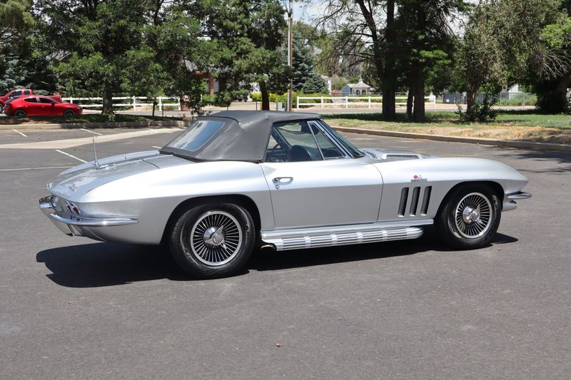 1965年製silver toneシルバートーン1448Amp in Case 1965 CHEVROLET CORVETTE | Victory Motors of Colorado