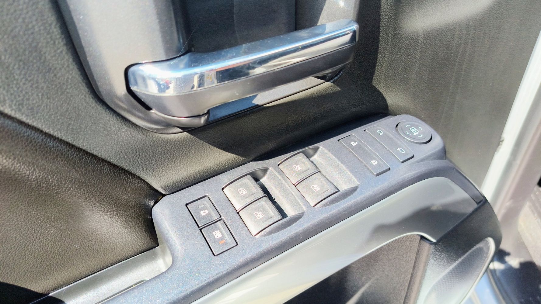 2016 Chevrolet Silverado 1500 LT photo 13