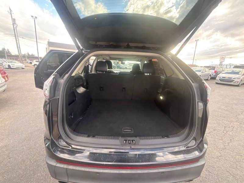 2015 Ford Edge Titanium photo 17