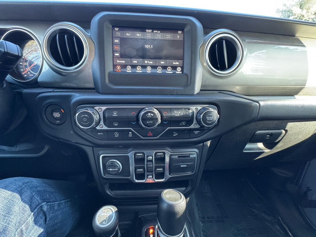 2020 Jeep Wrangler Unlimited Sahara - Photo 23