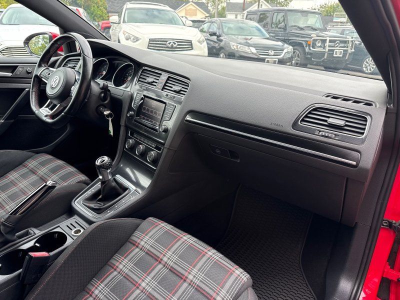 2015 Volkswagen Golf GTI S photo 17