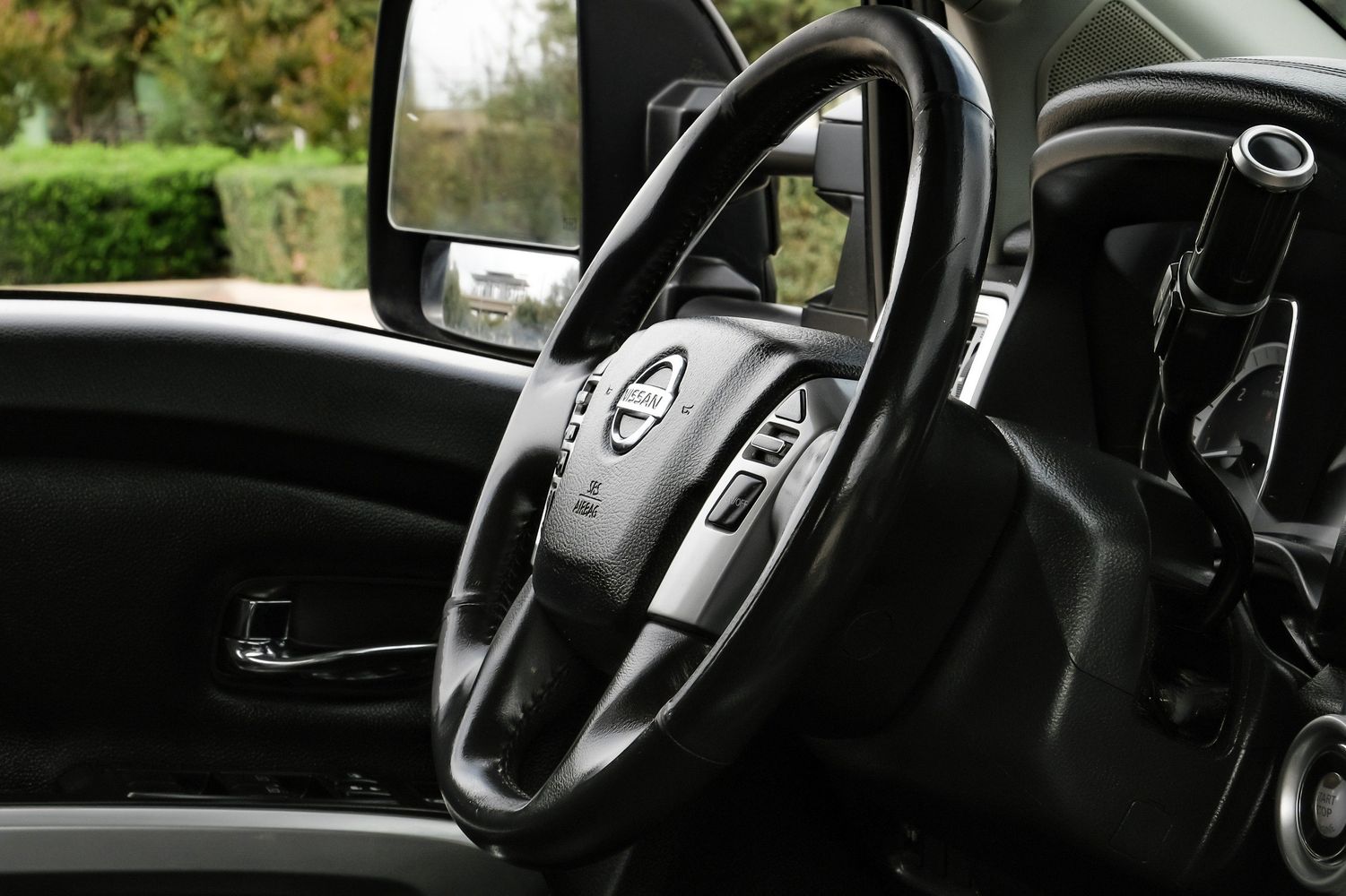 2017 Nissan Titan SL photo 19