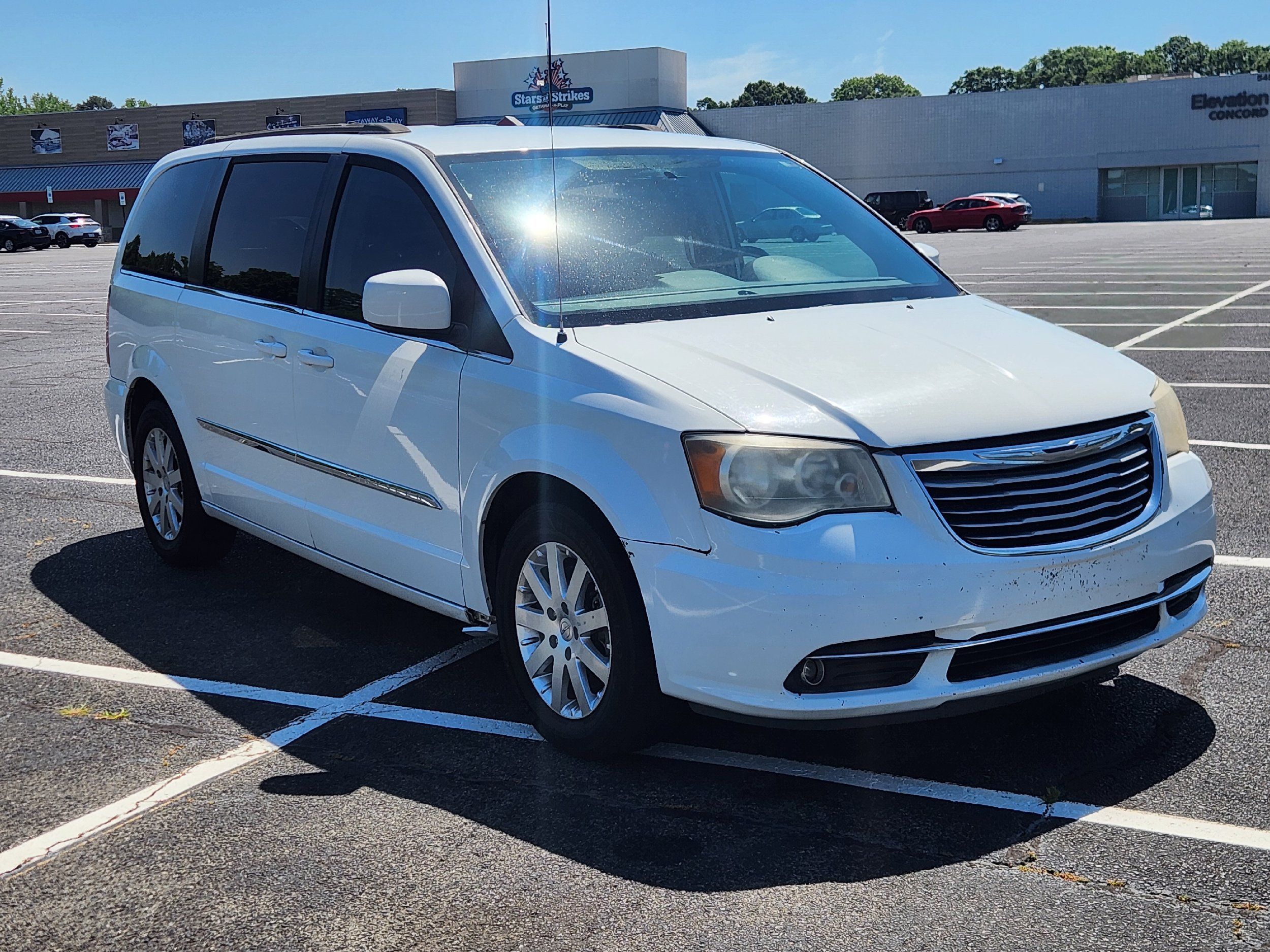 2015 Chrysler Town & Country Touring's photo
