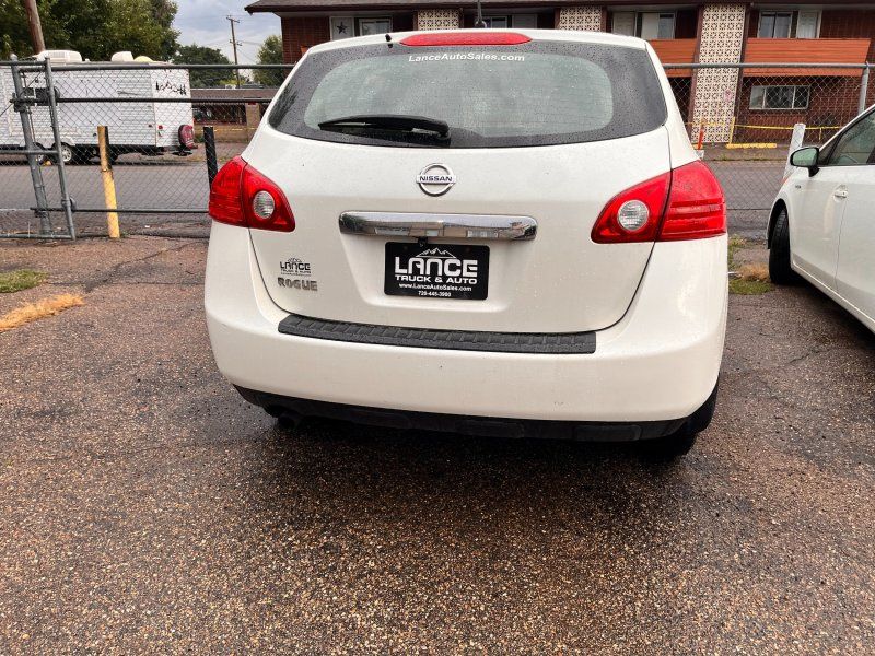 2014 Nissan Rogue Select S - White exterior view 5