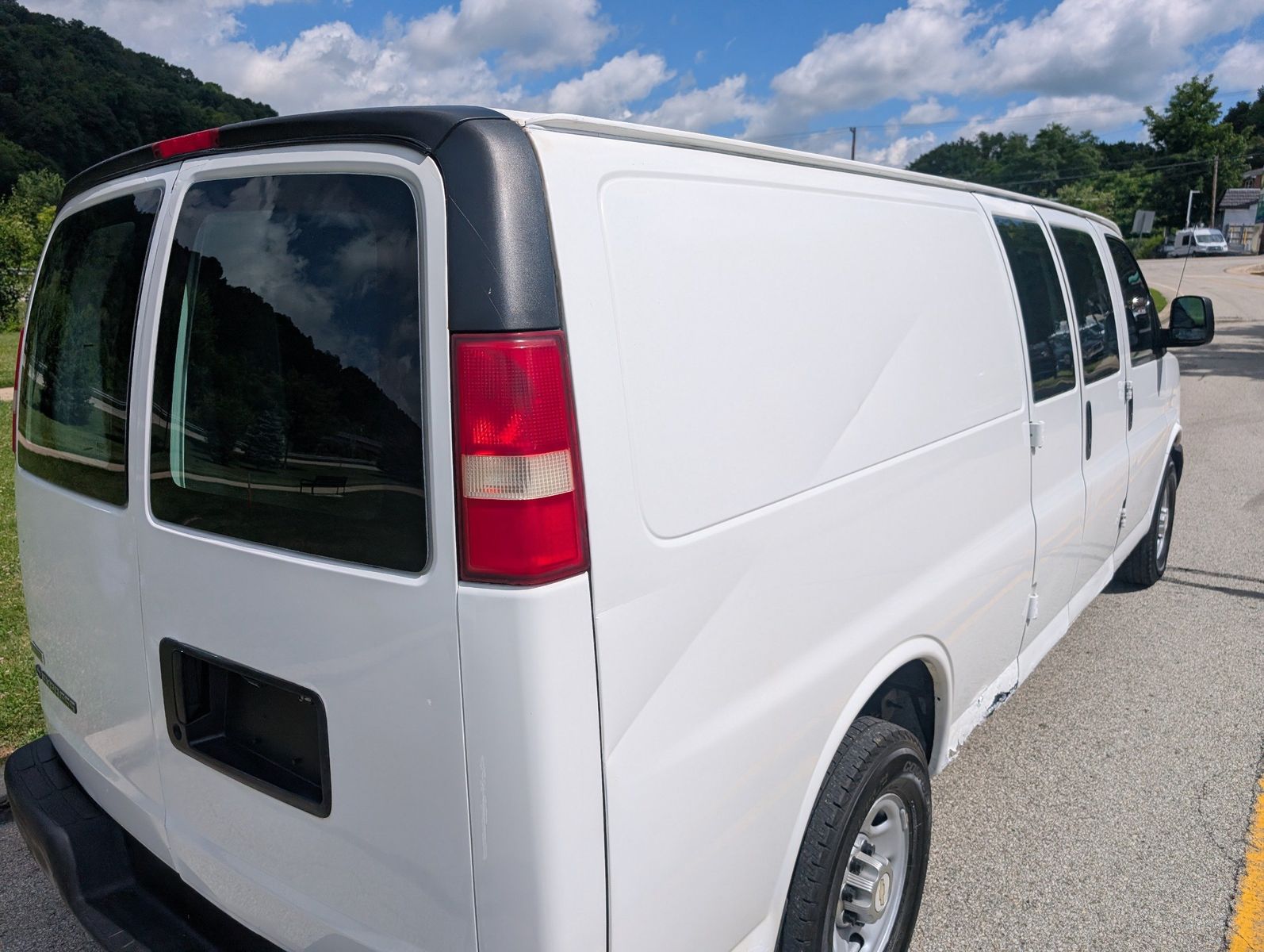 2011 Chevrolet Express 3500 27