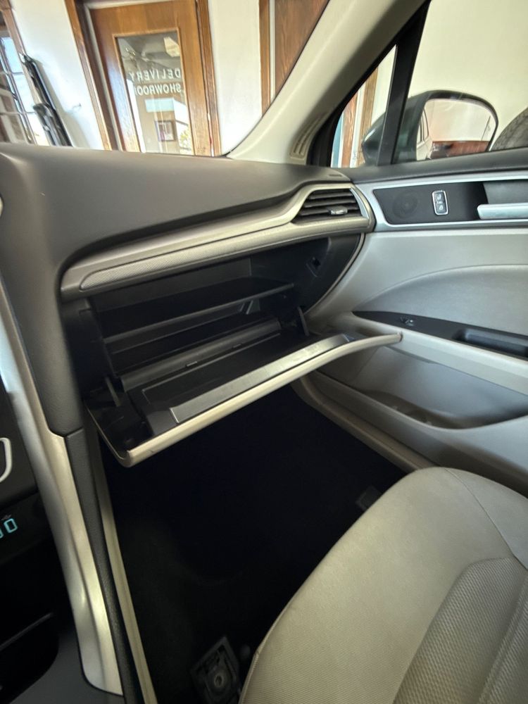 2019 Ford Fusion SE photo 32