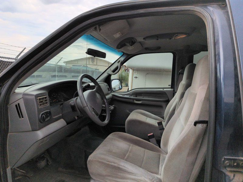 2002 Ford Excursion XLT photo 9