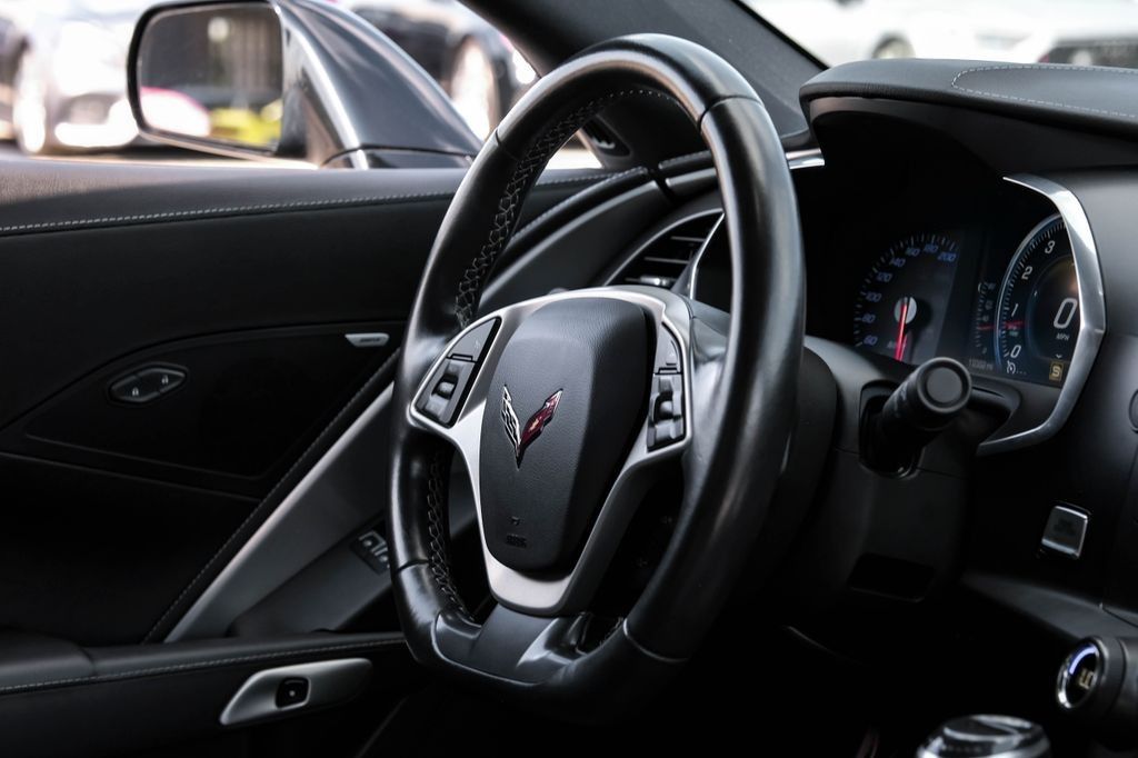 2017 Chevrolet Corvette Stingray 1LT photo 12