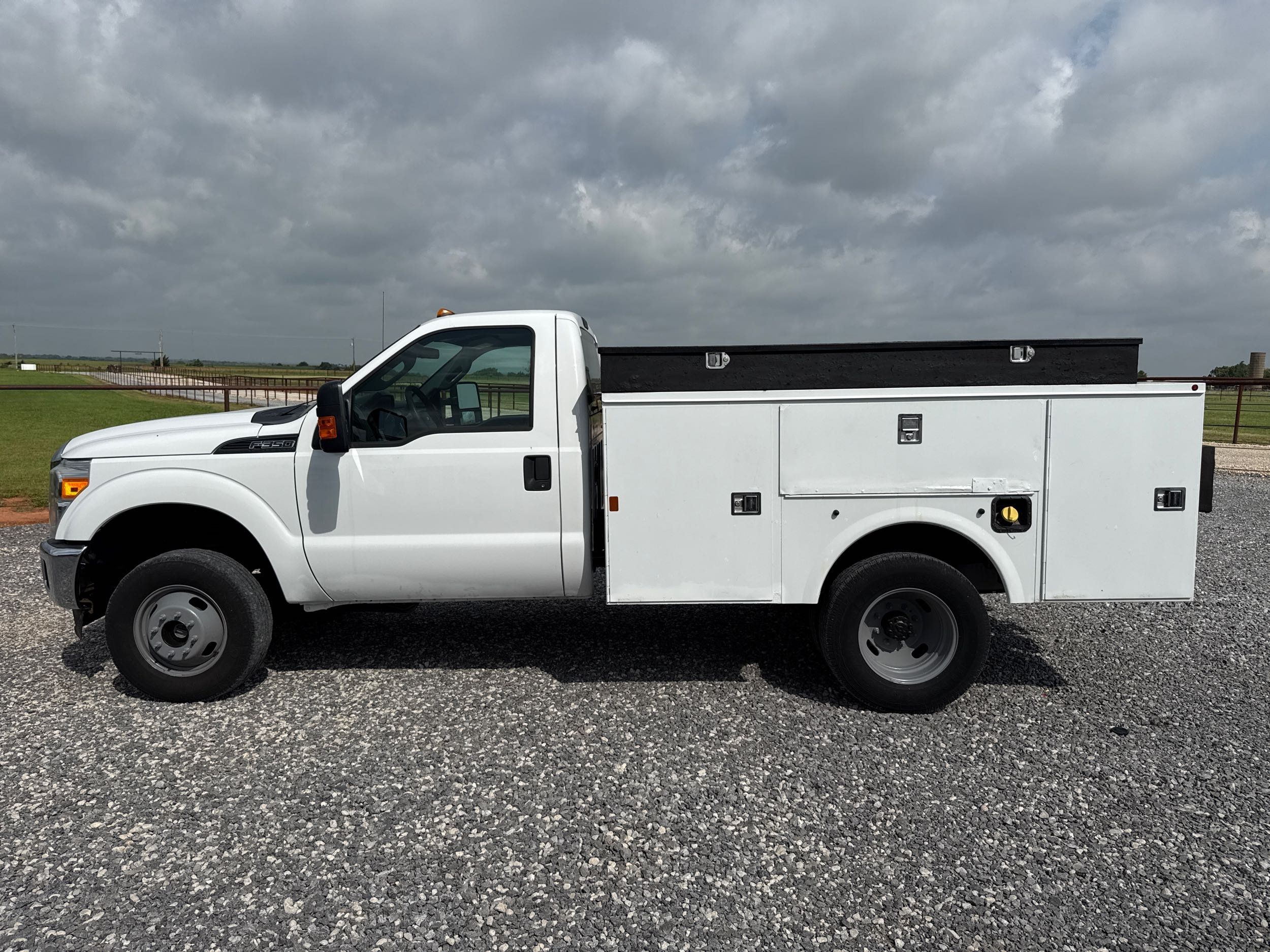 2016 Ford F-350 Super Duty Chassis Cab XL