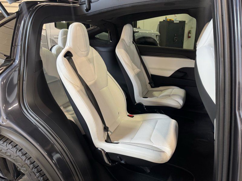 2022 Tesla Model X Plaid, photo 16