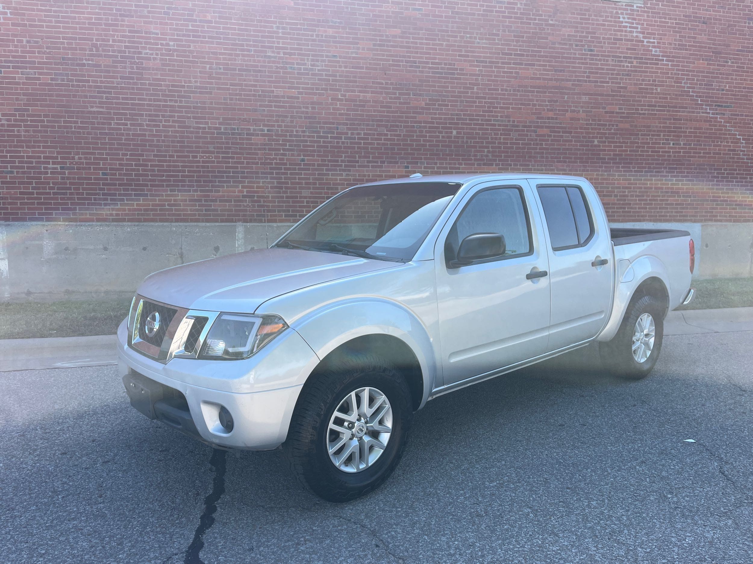 2015 Nissan Frontier 4.0 SV Crew Cab 4X4 AT SWB's photo