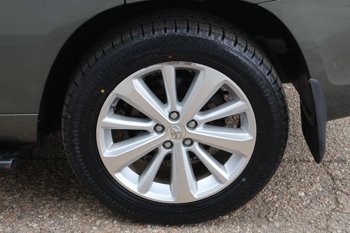 2009 Toyota Highlander Hybrid Limited | Victory Motors of Colorado