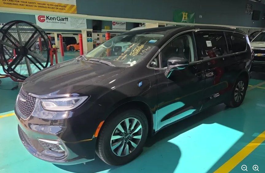 Black 2024 Chrysler Pacifica Hybrid Select FWD Minivan Front-Wheel Drive Continuously Variable Transmission