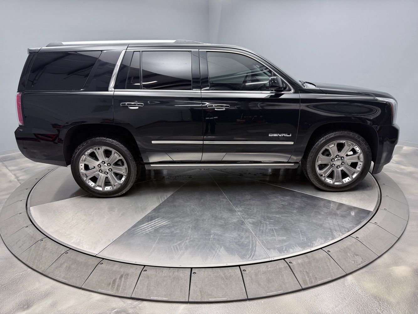 2018 Gmc Yukon Denali photo 2