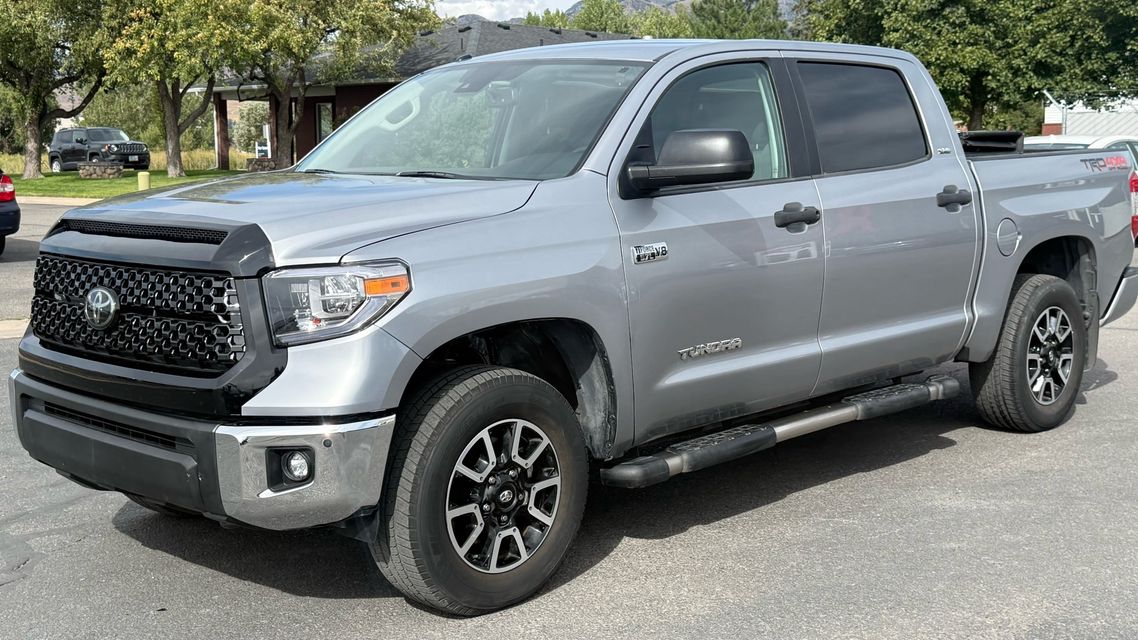 2018 Toyota Tundra — SR5 5.7L V8, photo 1 of 11