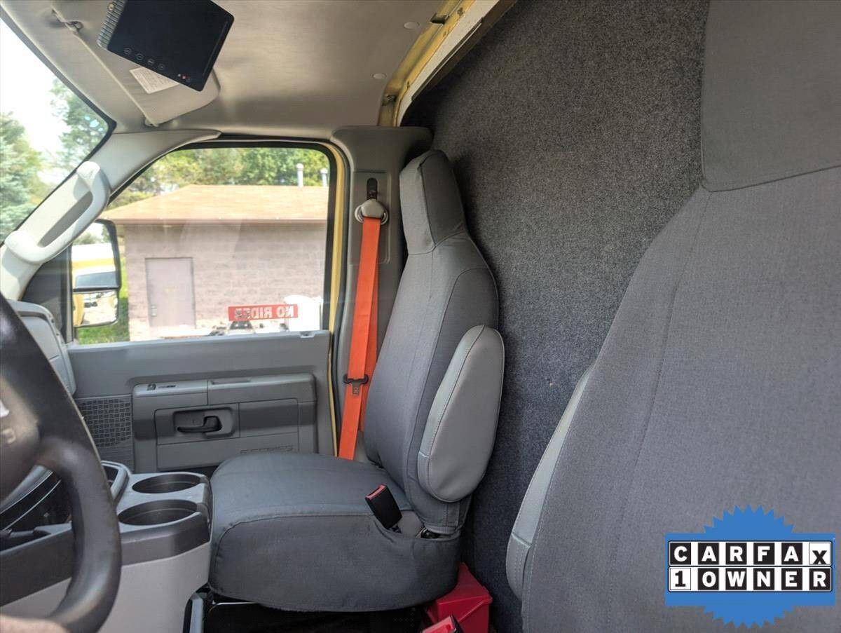 2019 Ford E-450 photo 17