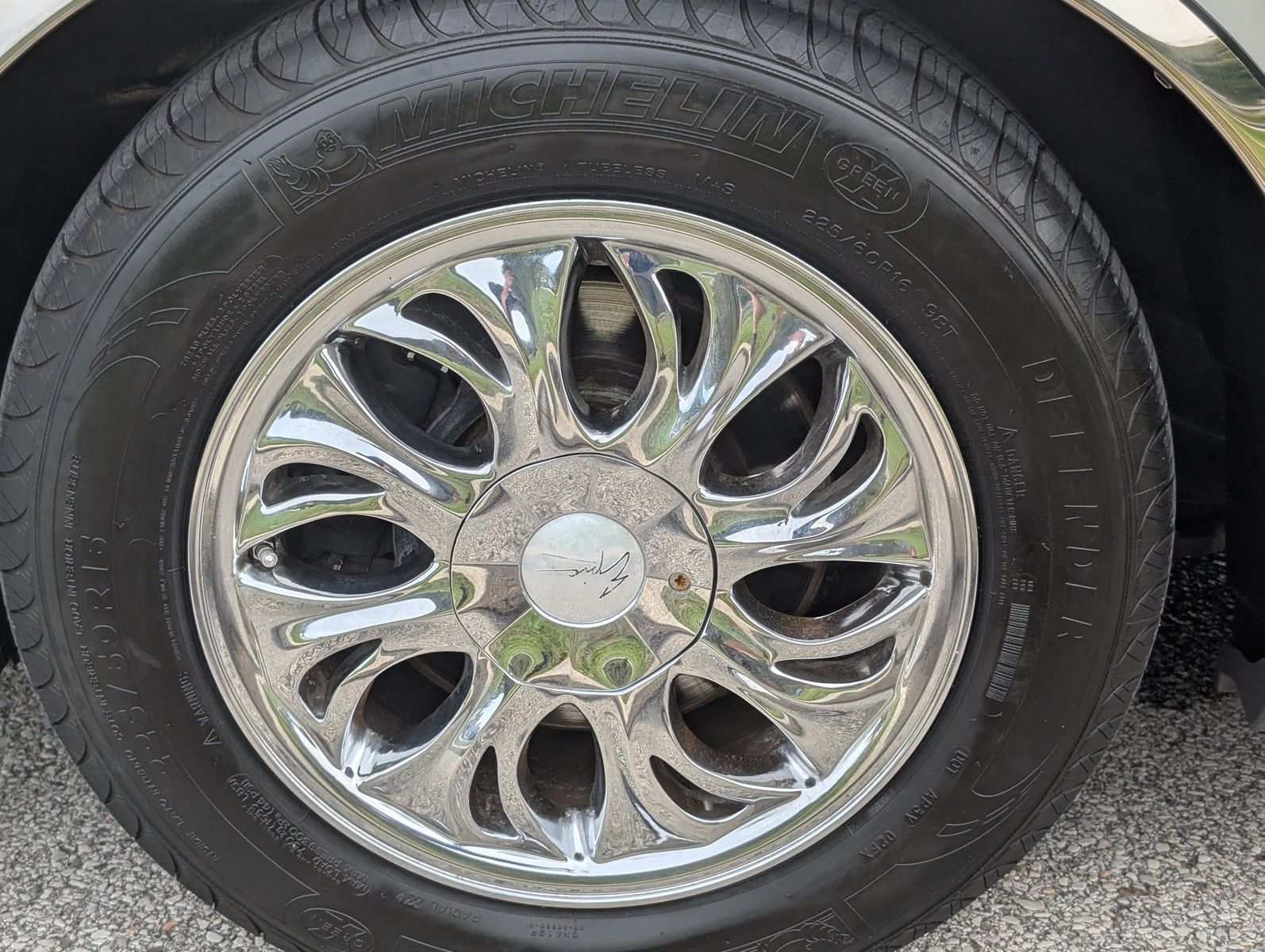 2005 Cadillac DeVille 73