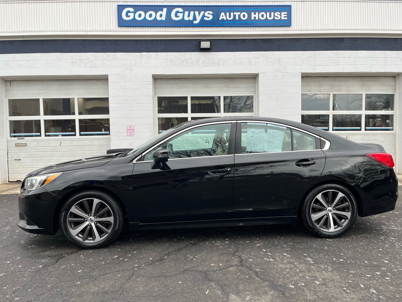 2015 Subaru Legacy 2.5i Limited's photo