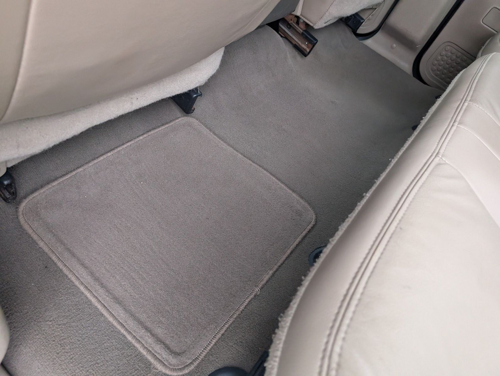 2004 Ford F-350 Super Duty 174