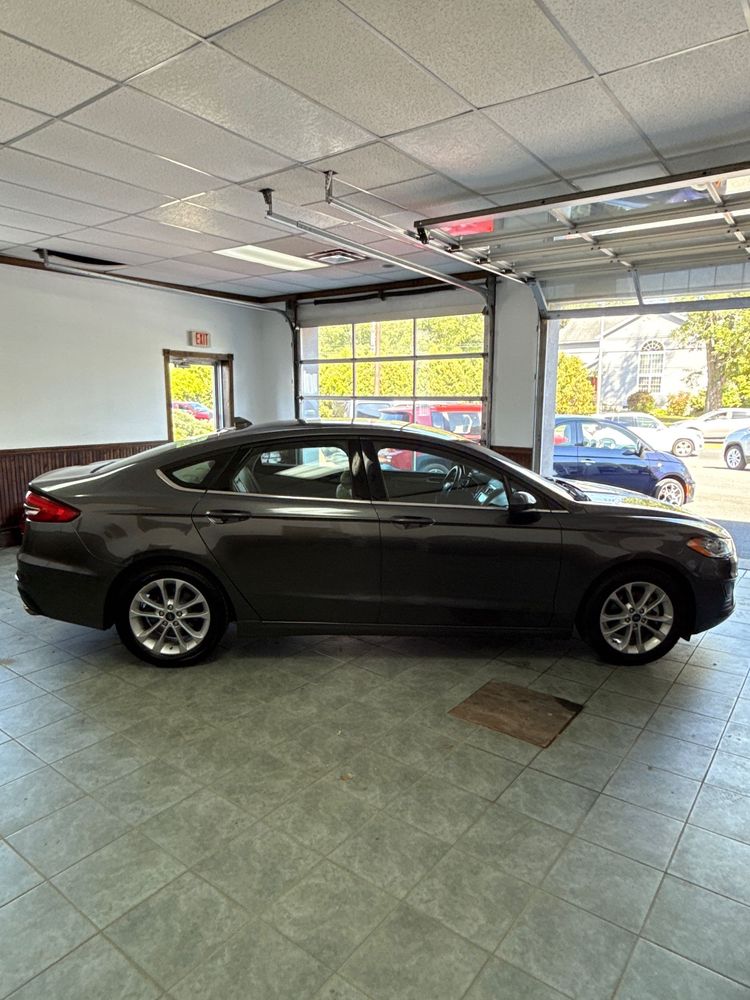 2019 Ford Fusion SE photo 9