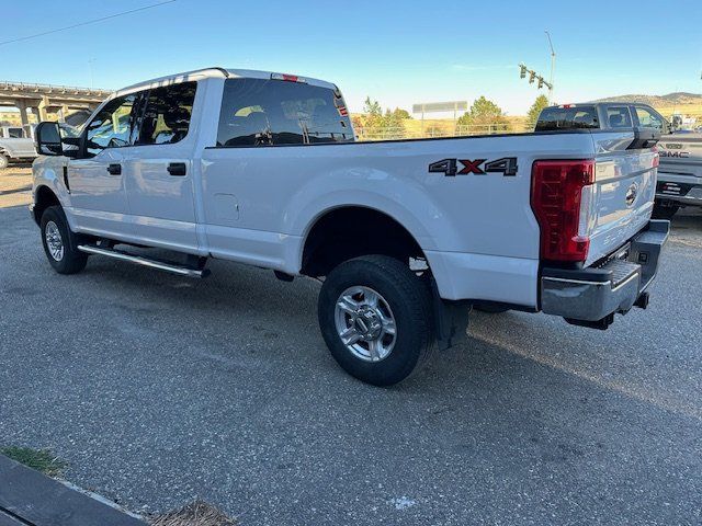2017 Ford F-350 XLT photo 6