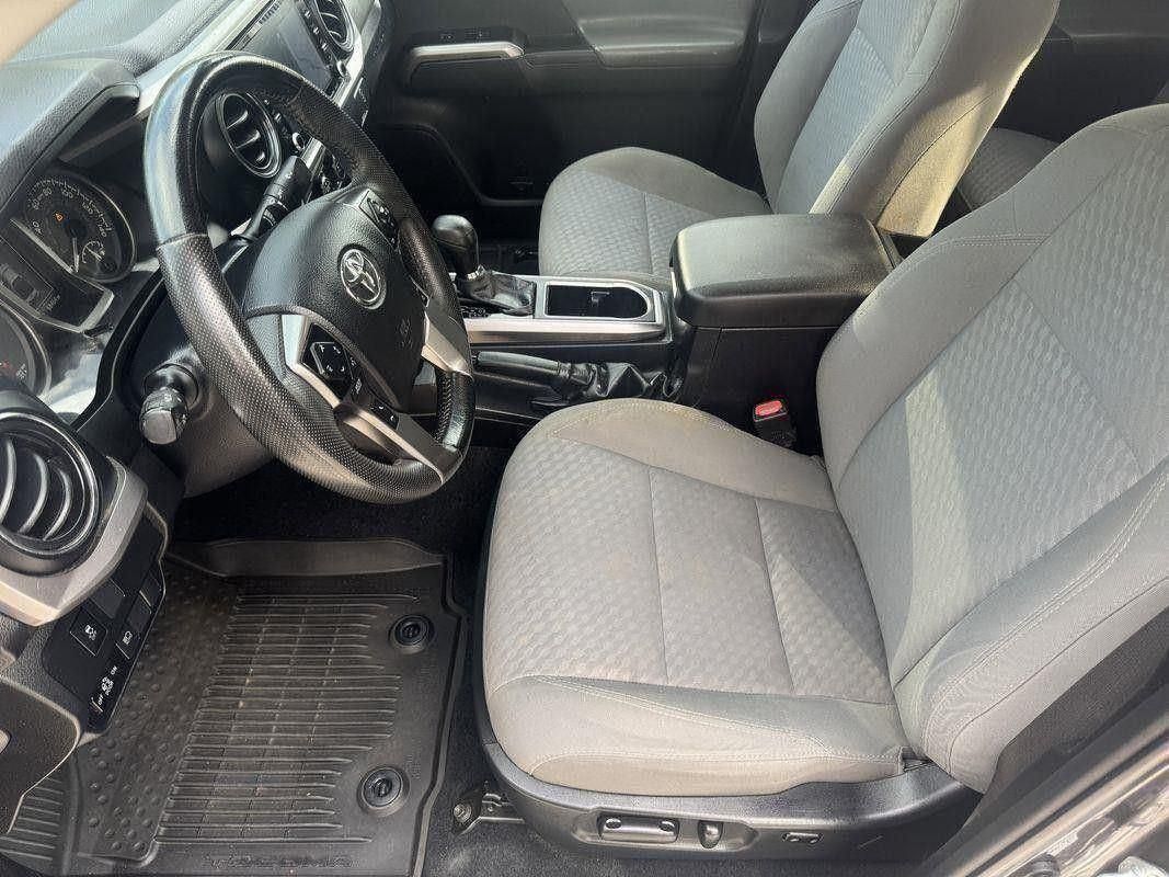 2022 Toyota Tacoma SR5 V6 photo 10