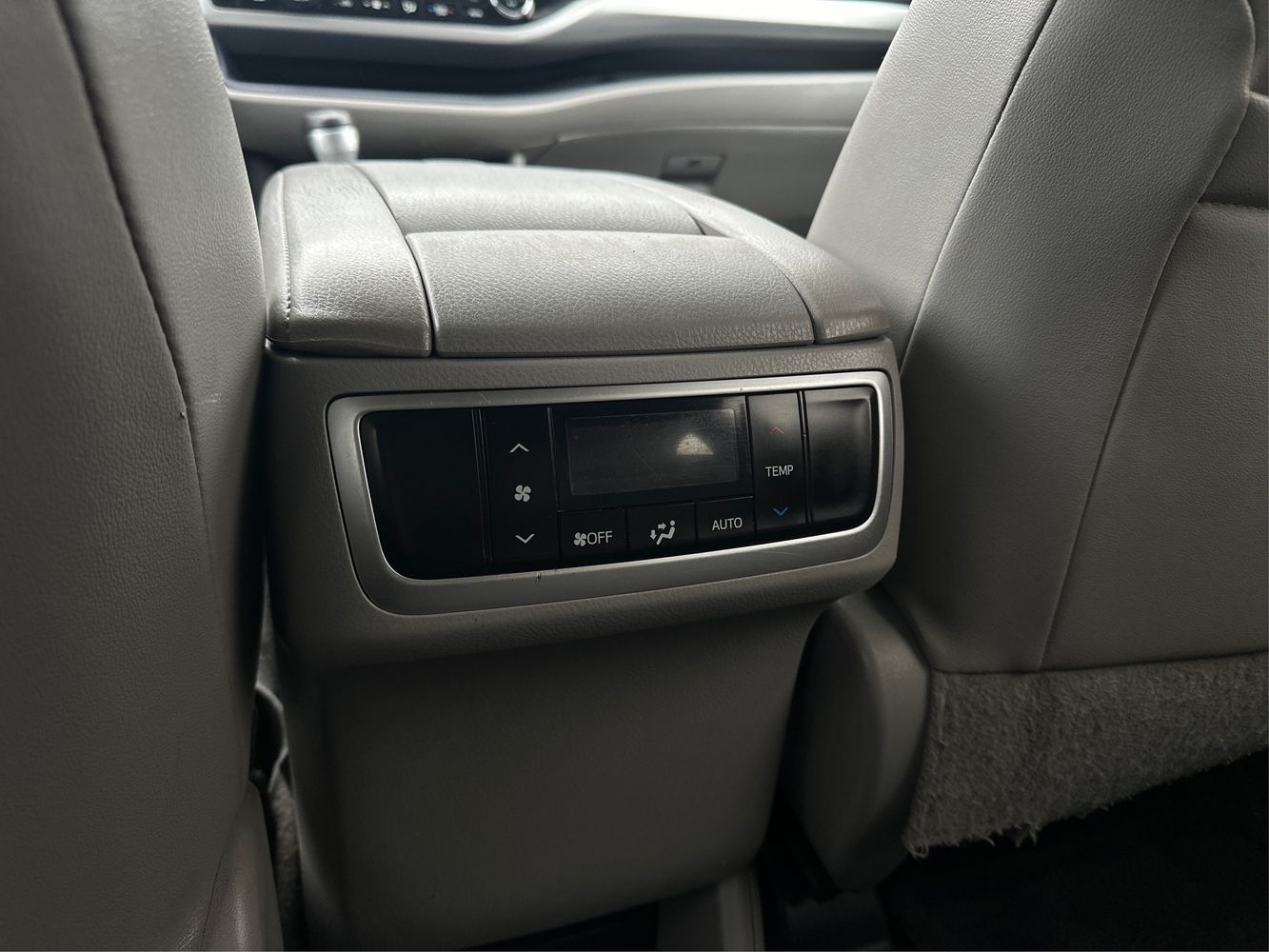 2016 Toyota Highlander XLE photo 31