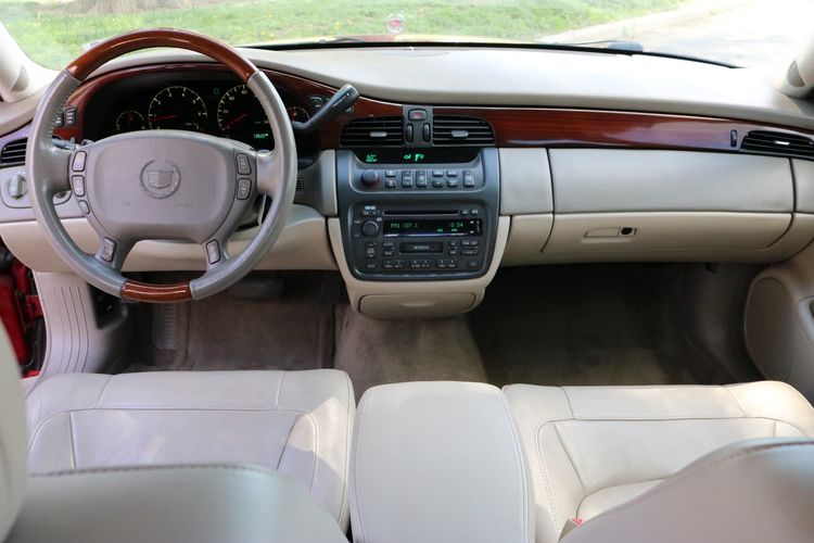 2005 Cadillac DeVille DHS Victory Motors of Colorado