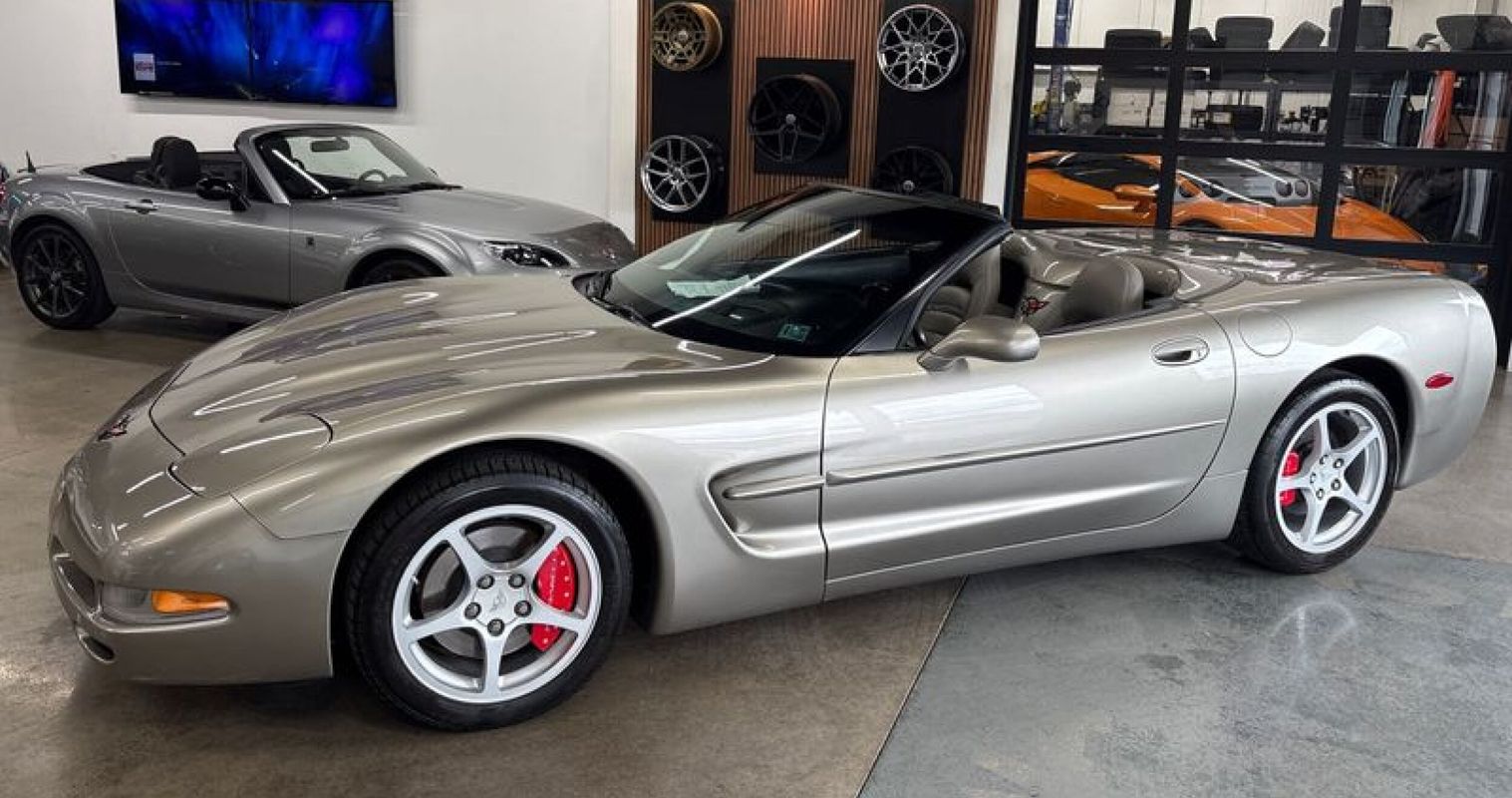 2000 Chevrolet Corvette Convertible RWD