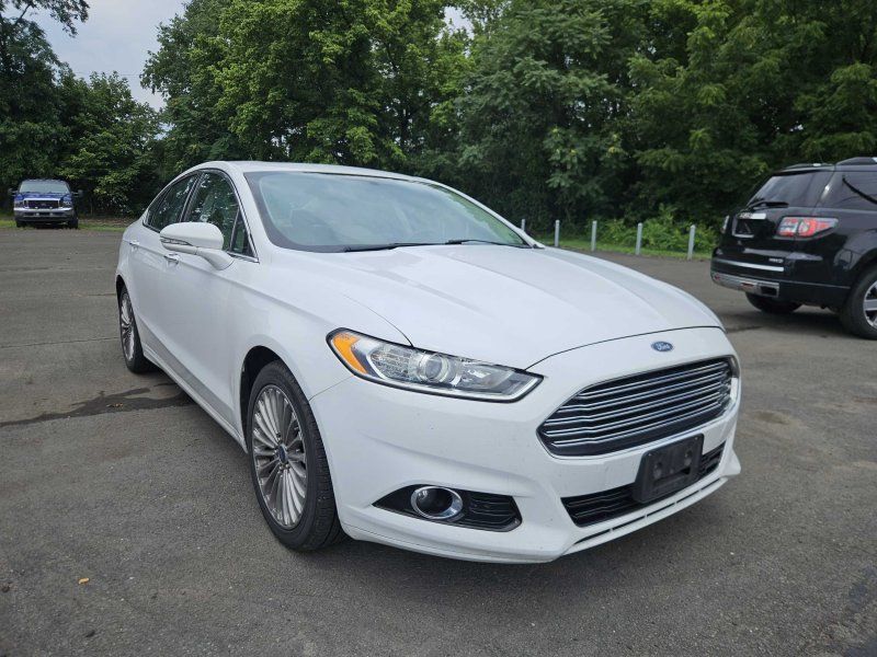 White 2016 Ford Fusion Sedan Front-Wheel Drive 6-Speed Automatic