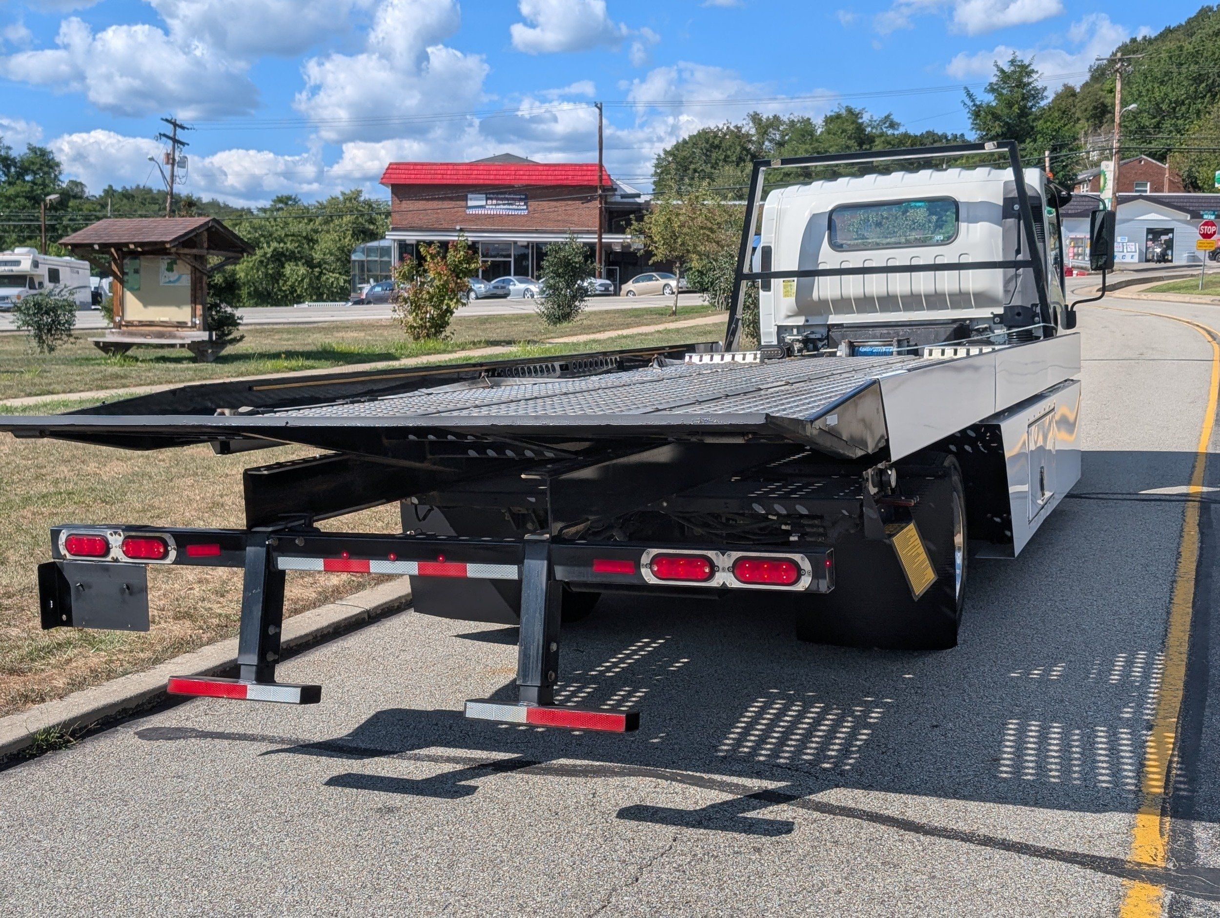 2021 Isuzu NRR photo 8
