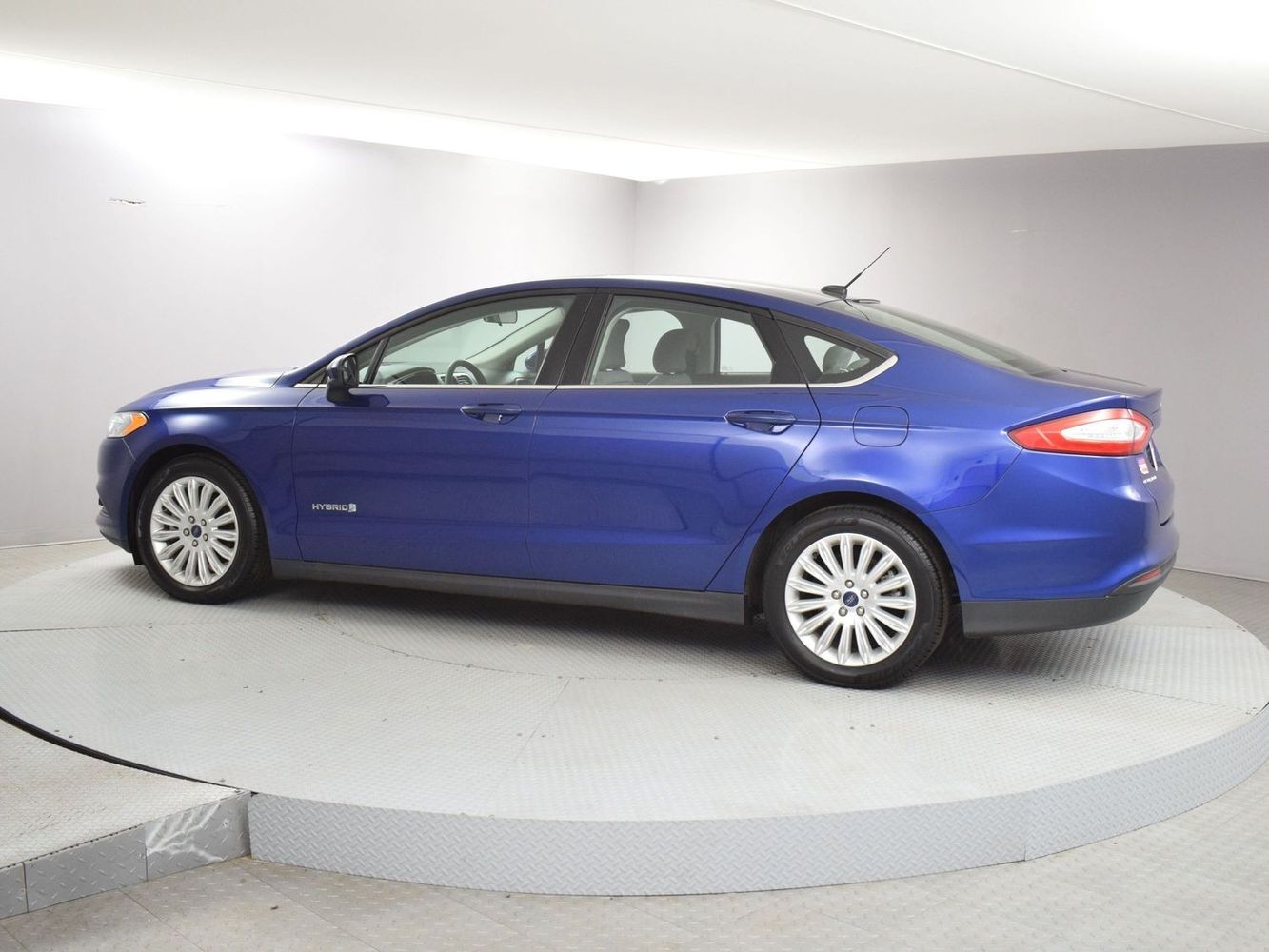 2016 Ford Fusion Hybrid S photo 14