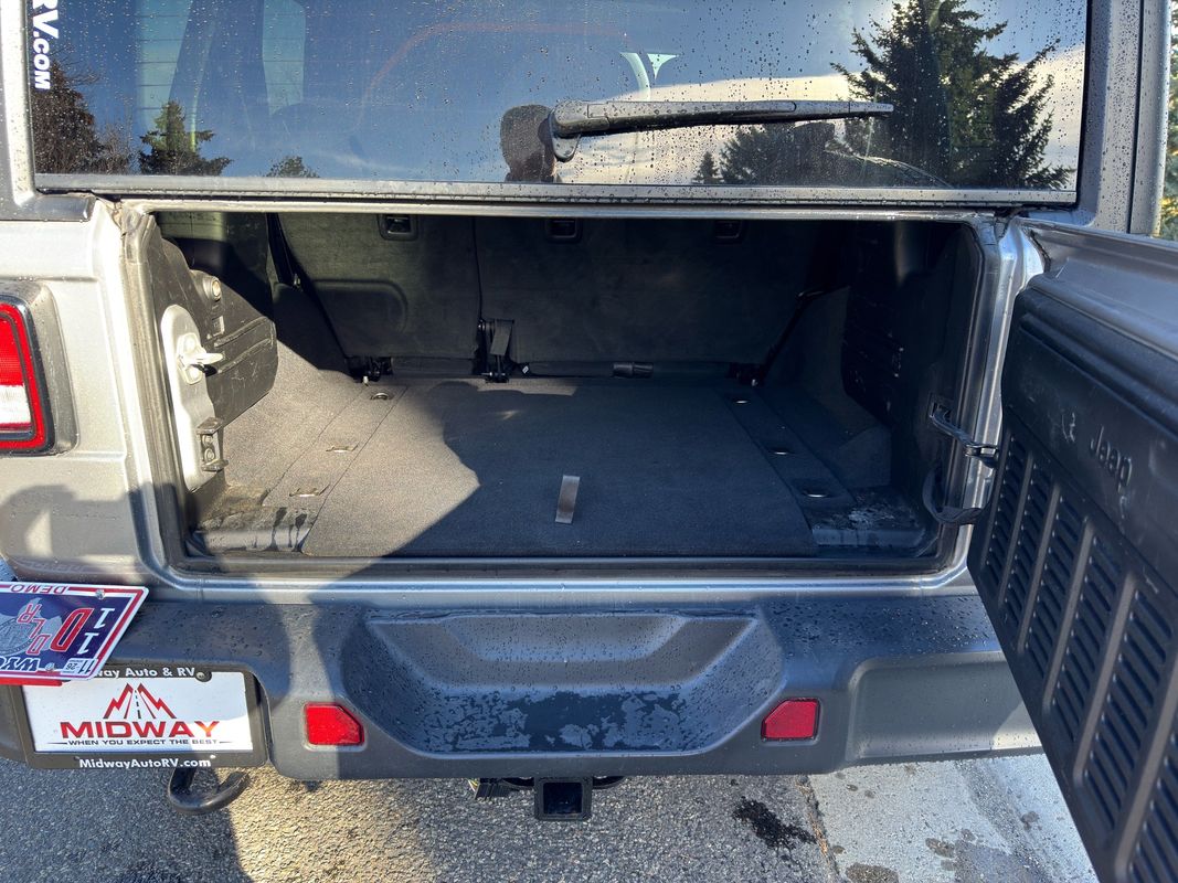 2020 Jeep Wrangler Unlimited Sahara - Photo 10