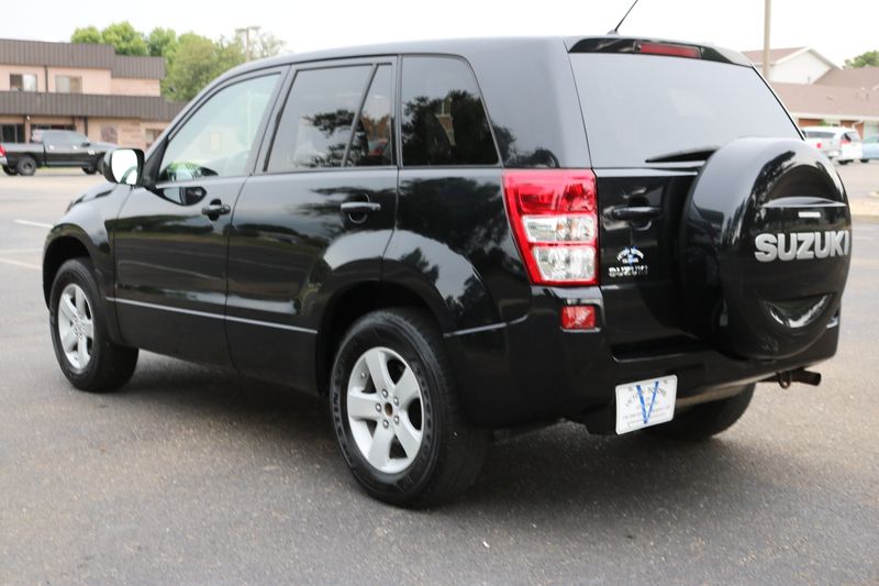 2011 Suzuki Grand Vitara Photos