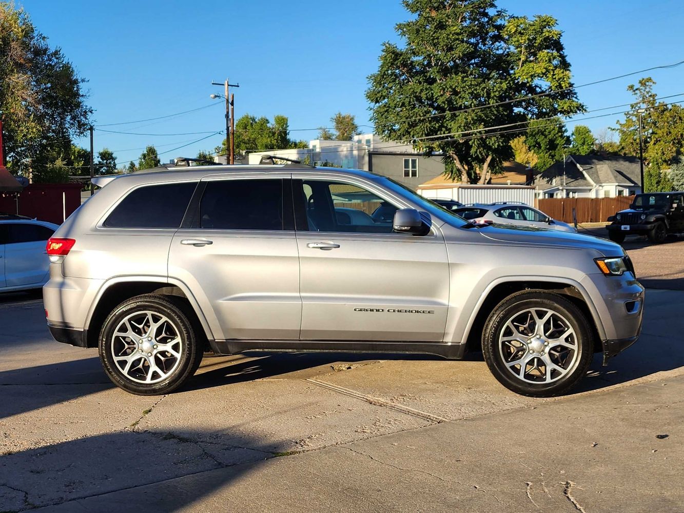 2018 Jeep Grand Cherokee Limited Sterling Edition photo 4