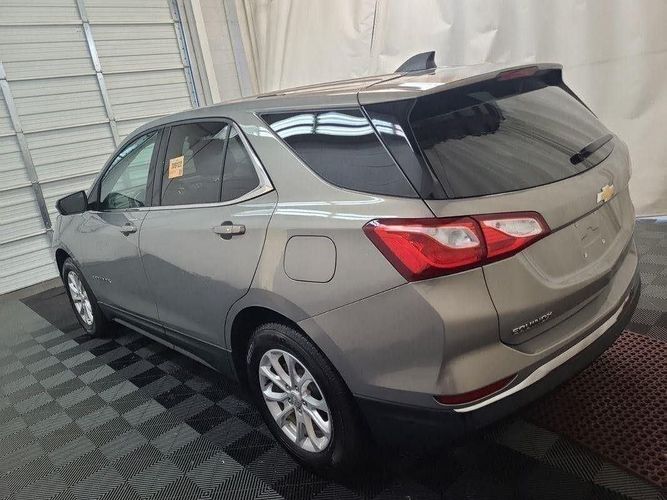 2018 Chevrolet Equinox LT photo 2