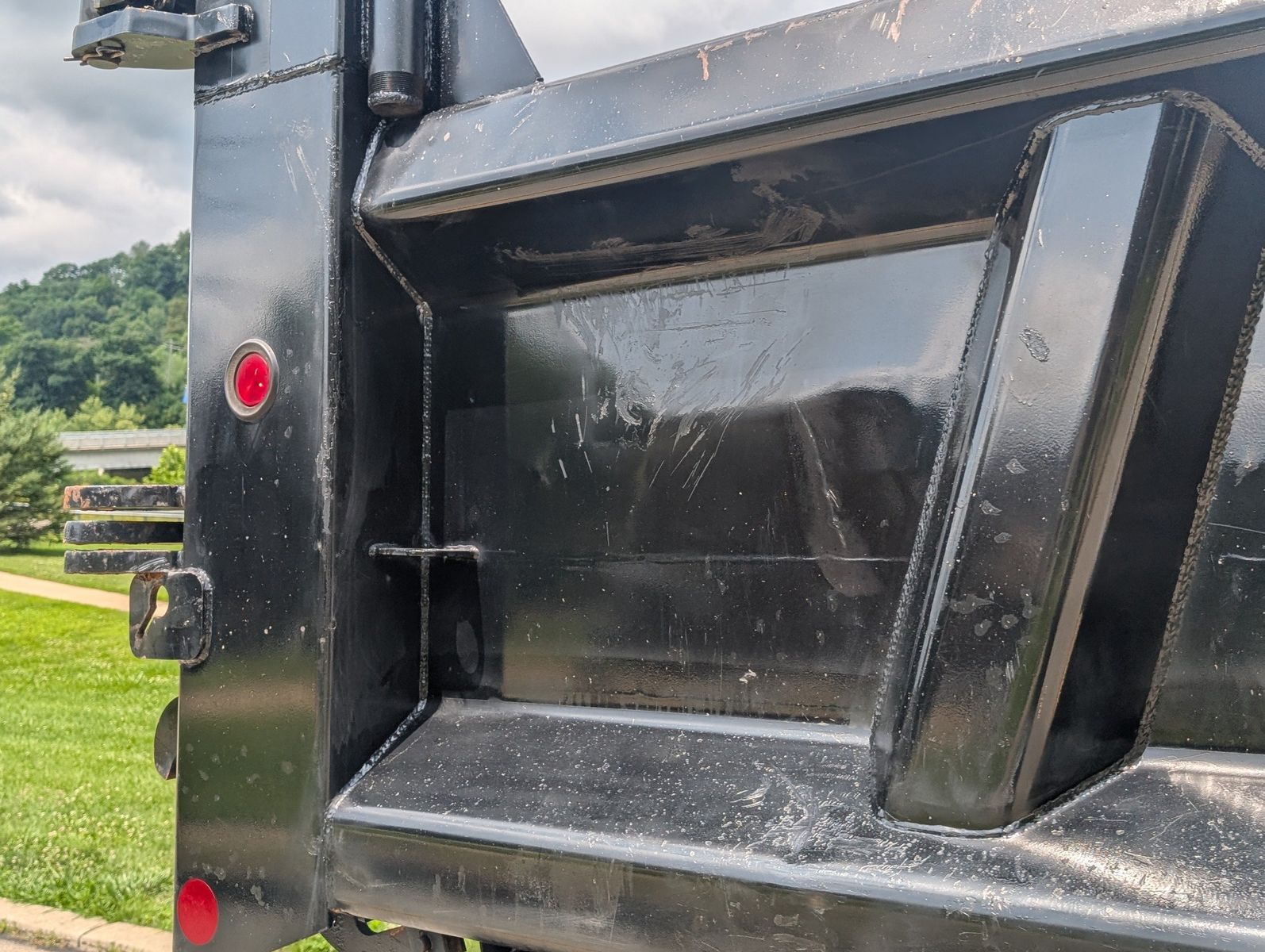 2015 Ford F-750 98