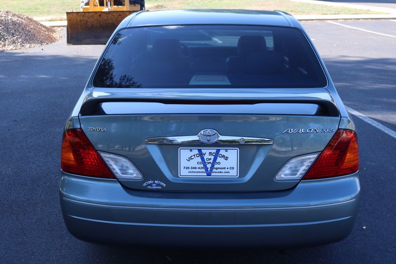 2000 Toyota Avalon Photos
