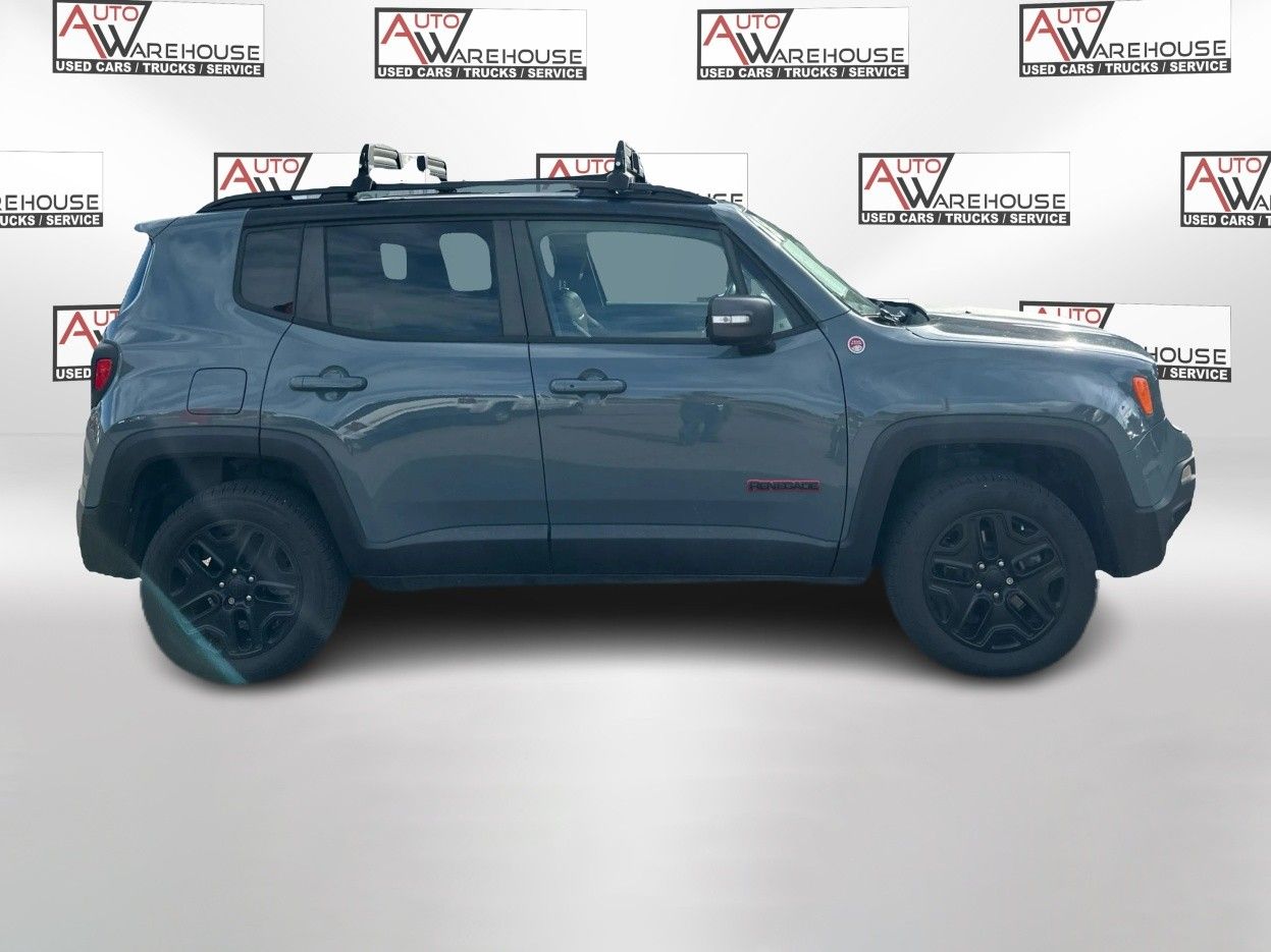 2018 Jeep Renegade Trailhawk photo 2