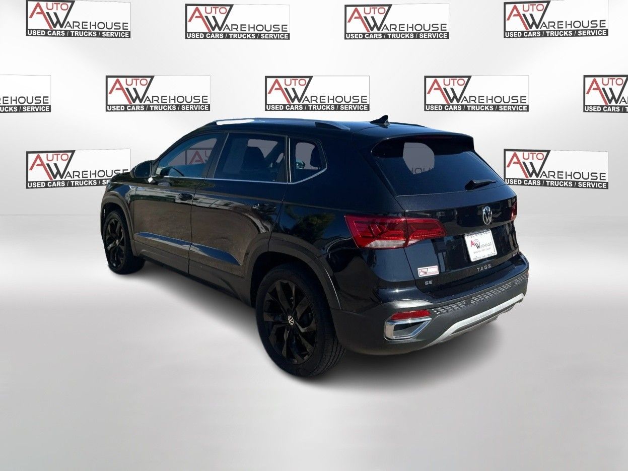 2022 Volkswagen Taos SE photo 3