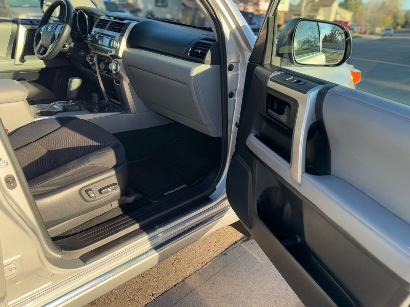 2010 Toyota 4Runner SR5 - Photo 12