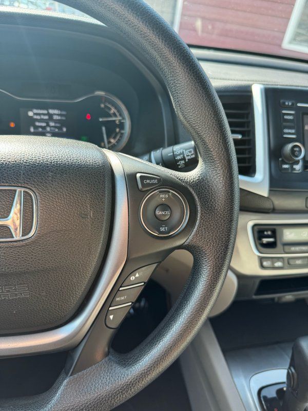 2016 Honda Pilot LX photo 13