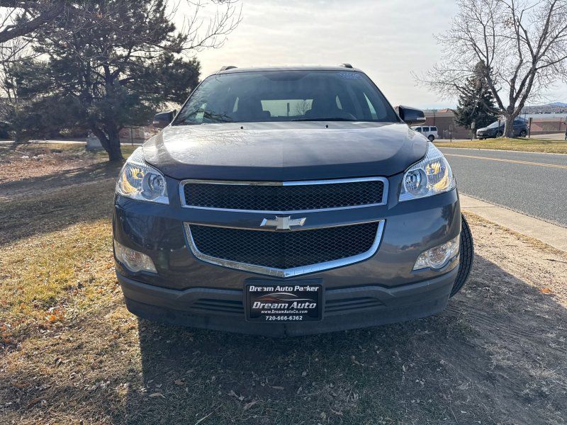 2011 Chevrolet Traverse 1LT photo 2